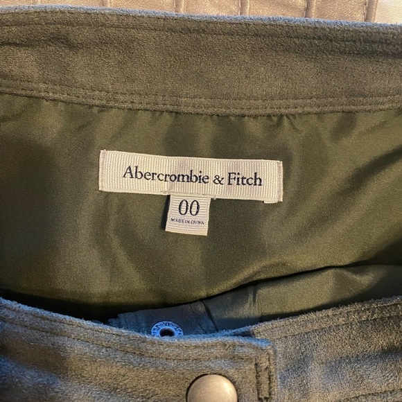 NEW -Abercrombie&Fitch faux suede army green button down mini skirt Size 00(XXS) - Picture 3 of 6
